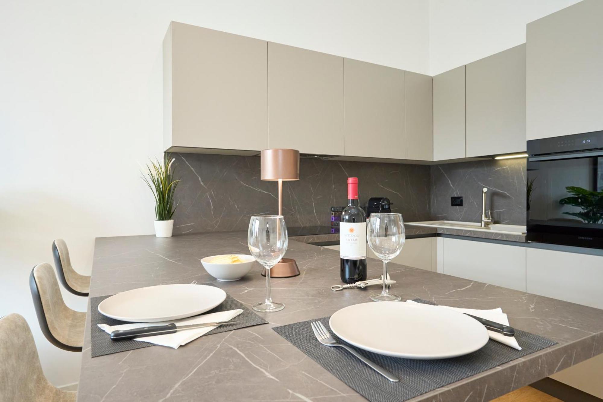 Luxury Design Suite - 20 Minutes From Duomo-Navigli ミラノ エクステリア 写真
