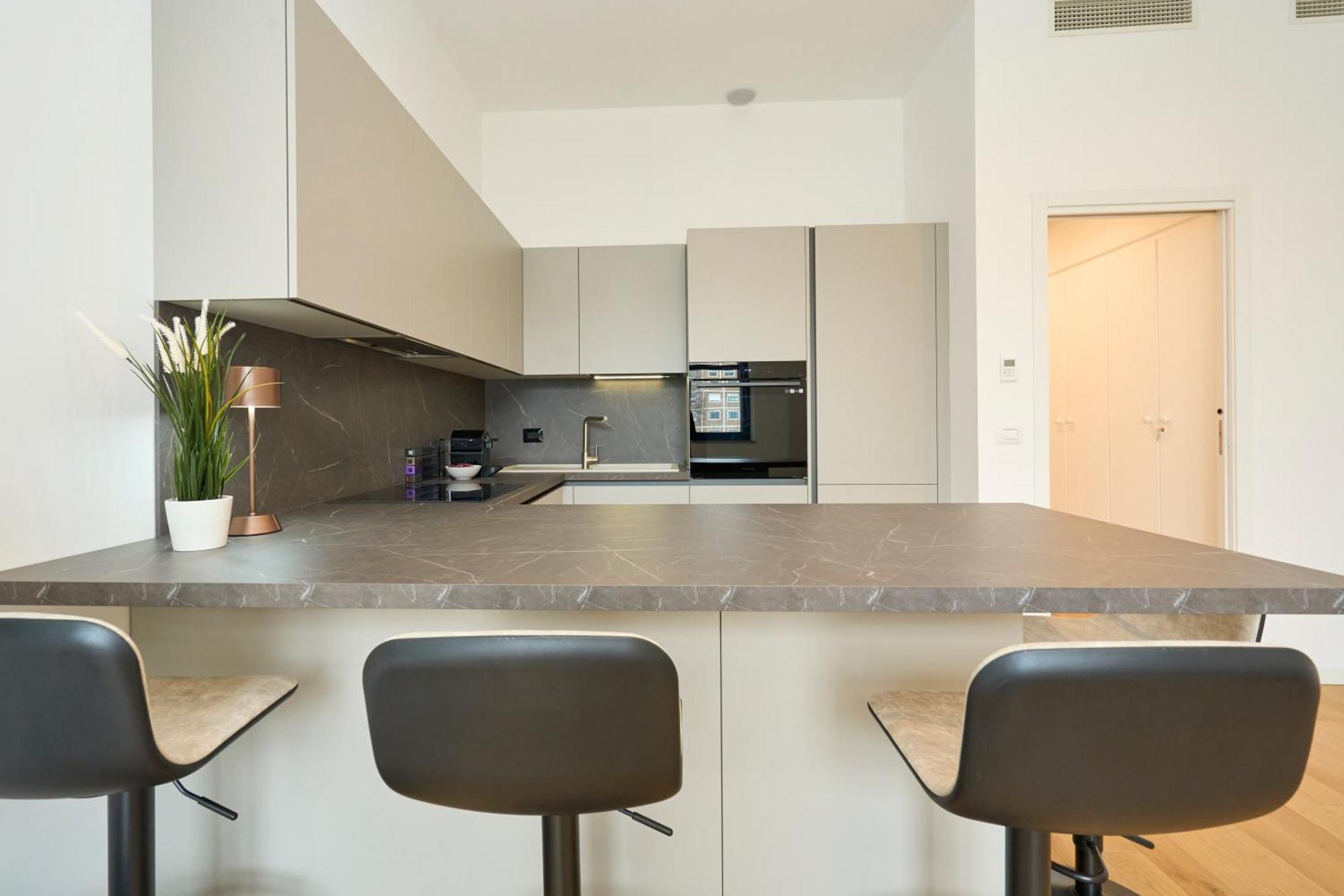 Luxury Design Suite - 20 Minutes From Duomo-Navigli ミラノ エクステリア 写真